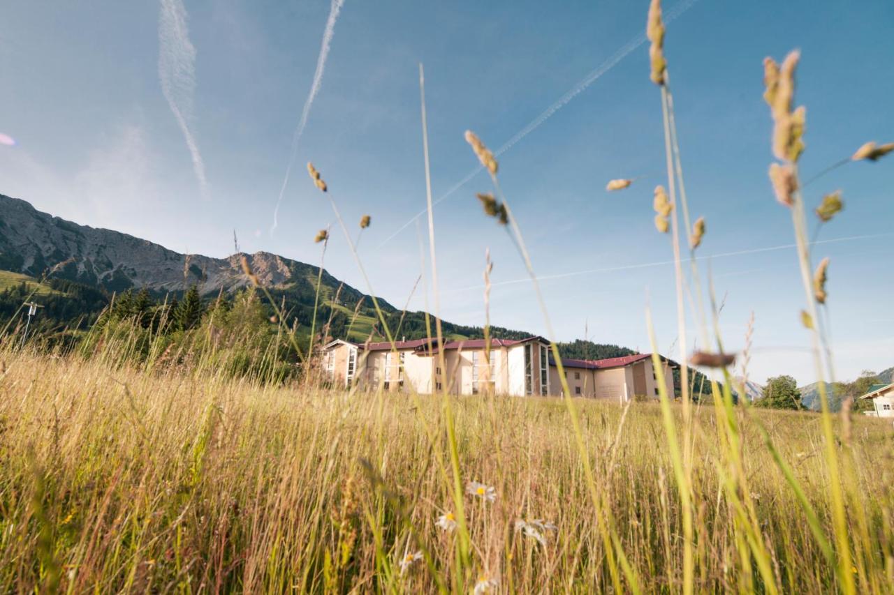 באד הינדלאנג Alpin Lodges - Moderne Appartements Mit Zugang Zu 3000 Qm Spa Panoramahotel Oberjoch מראה חיצוני תמונה
